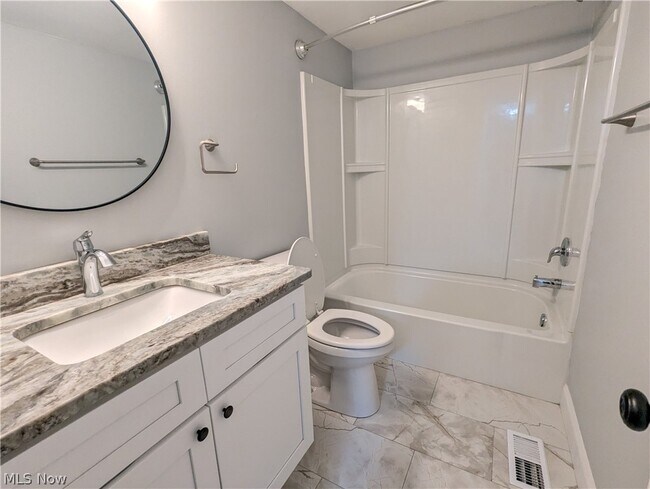 Building Photo - 6920 Carriage Hill Dr