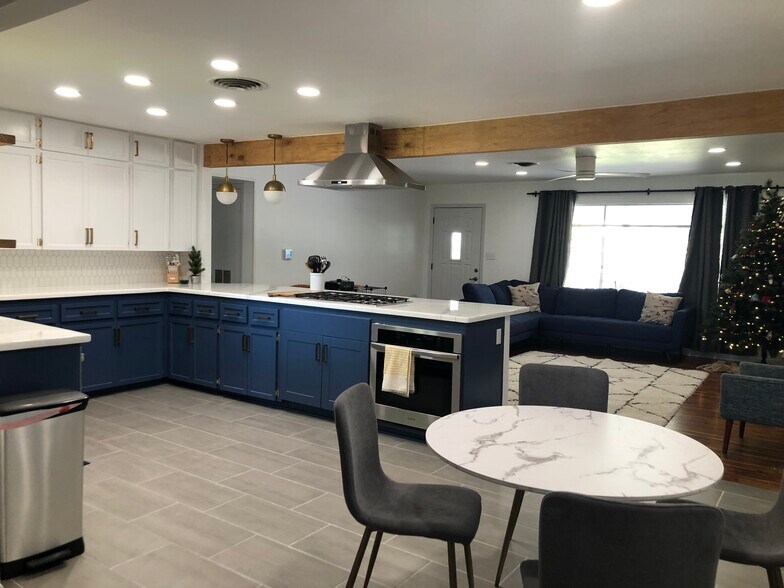 Building Photo - 407 East St