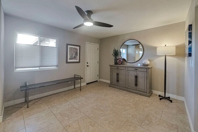 Building Photo - Amazing 3 Bed/2 Bath Home in Old Town Scottsdale