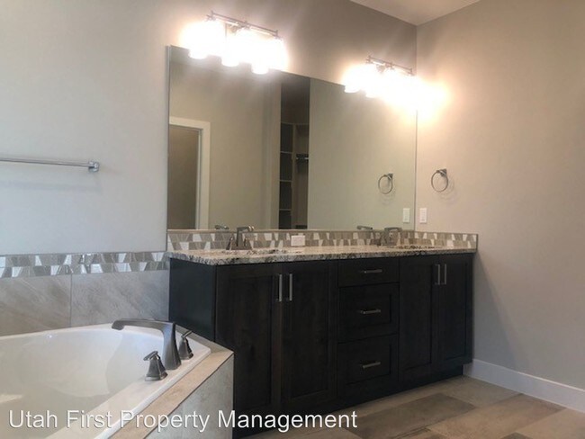 Building Photo - 4 br, 3 bath House - 358 S Buckthorn Lane