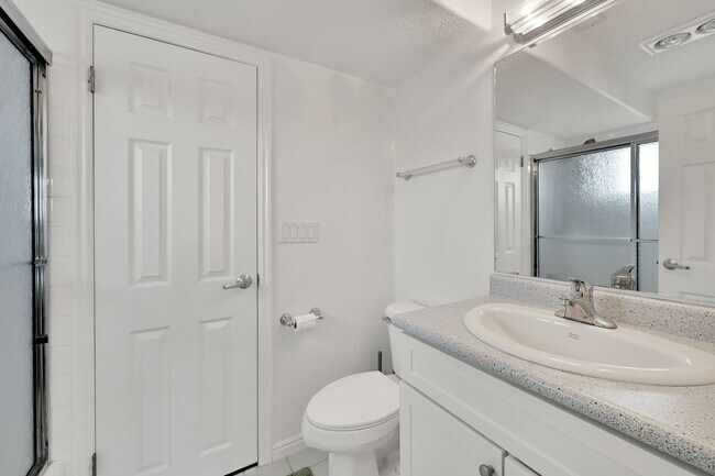 Building Photo - 5108 E Wolf Rdg Cir