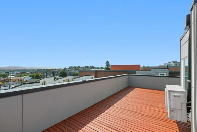 Building Photo - Trendy West Seattle Townhome w/Air Conditi...