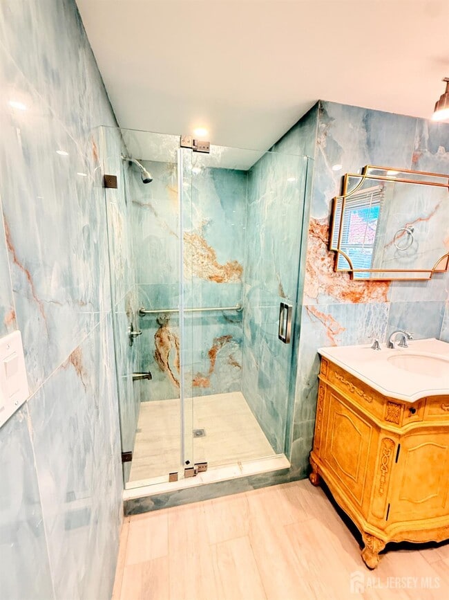 Building Photo - 385 Pierson Ave