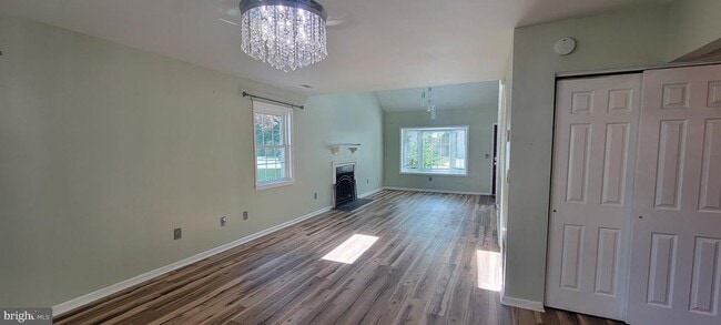 Building Photo - 9 Stoney Dr