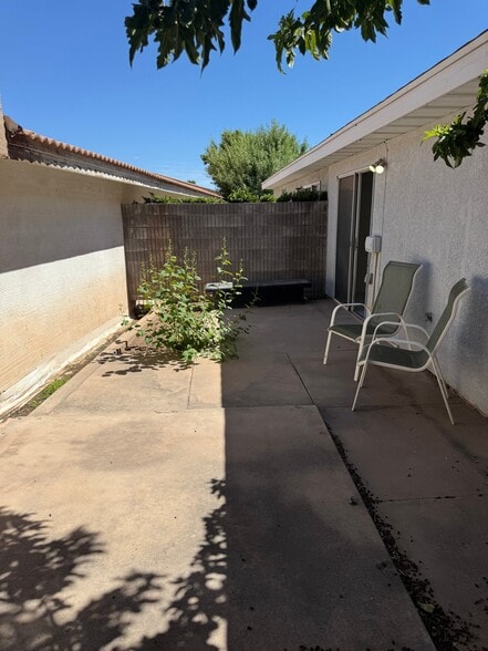Building Photo - 2050 W Canyon View Dr