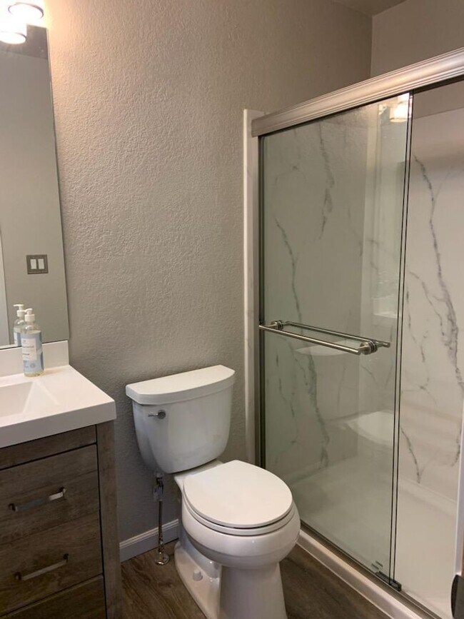 Building Photo - Updated 3bed/2bath on private culdesac in Thornton!!