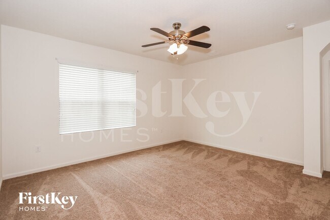 Building Photo - 1053 SW Canary Terrace