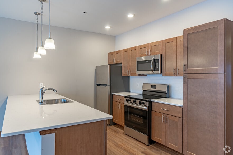 2BR, 1.5BA - 1,517SF - Kitchen - Ebenezer Luxe