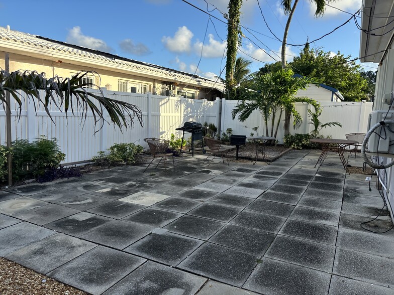 Building Photo - 1017 N 16th Ct