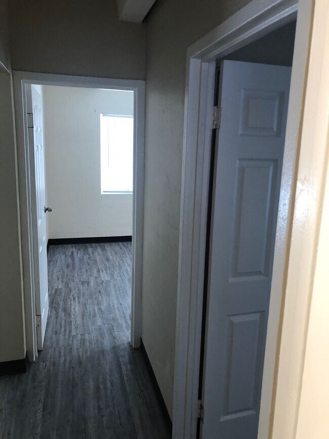 Building Photo - 430 Sunset