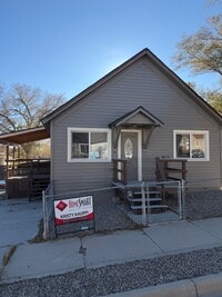 Building Photo - 509 Swan St