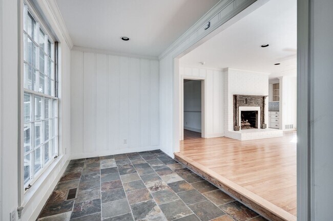 Building Photo - Fantastic renovated 5BE/4BA family home on beautiful oversized private Lot in the heart of Belle ...