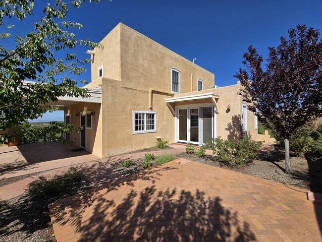 Building Photo - 1329 Tano Ridge Rd