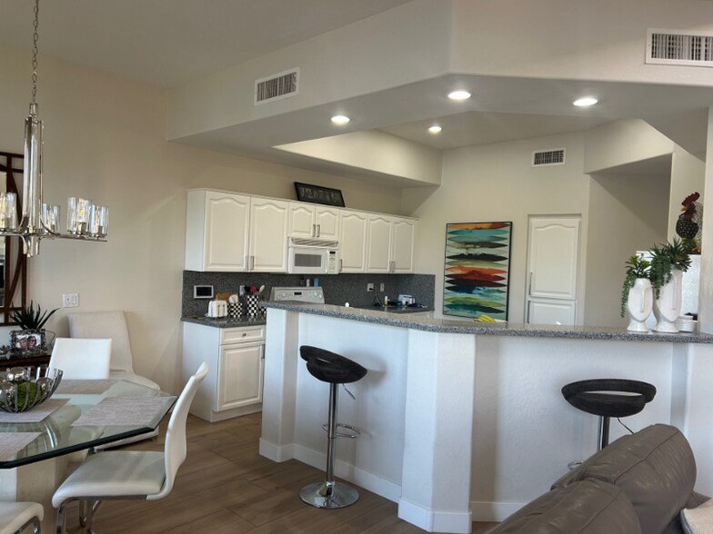 Building Photo - 3800 S Cantabria Cir