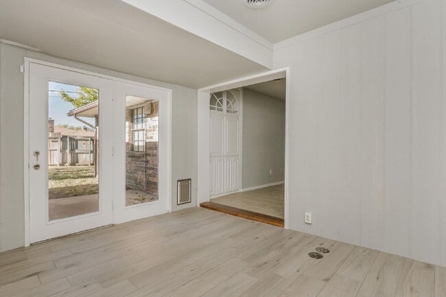Building Photo - 6137 Belpree Rd