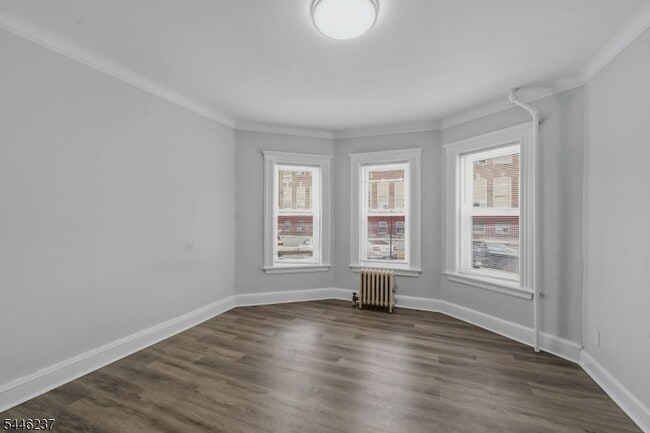 Building Photo - 489 E 22nd St