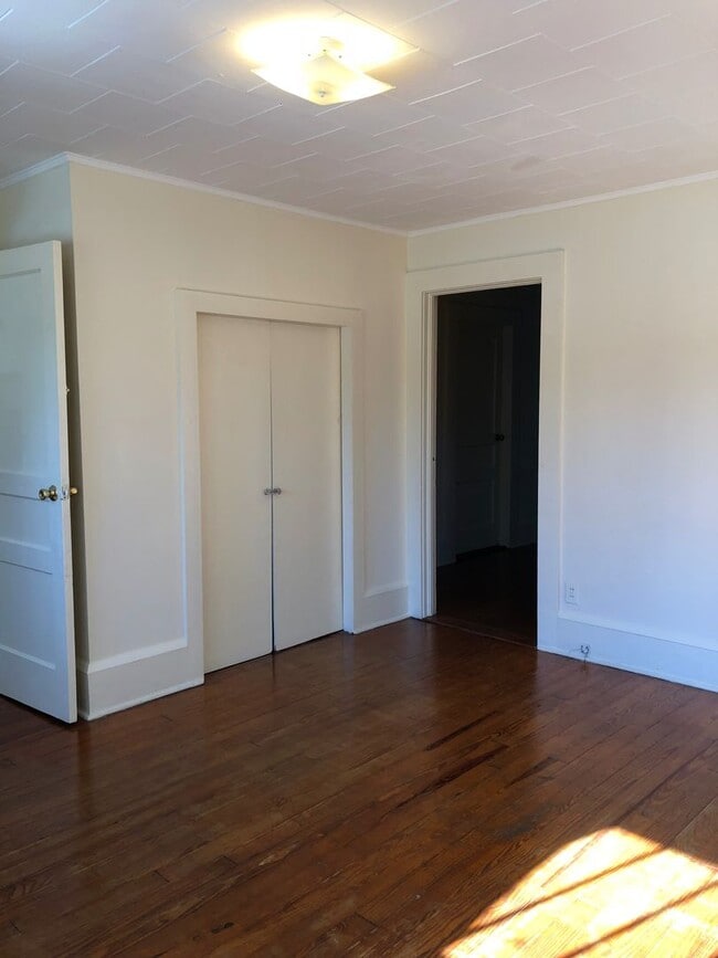 Building Photo - 1211 N Main St