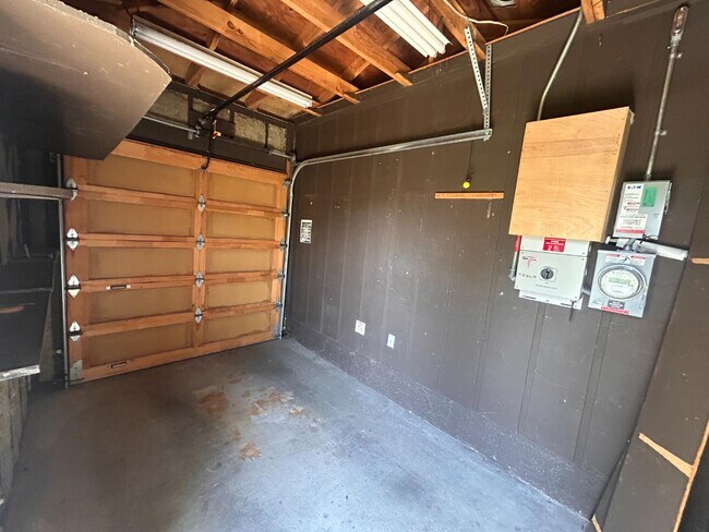 Building Photo - 2100 Hobert St