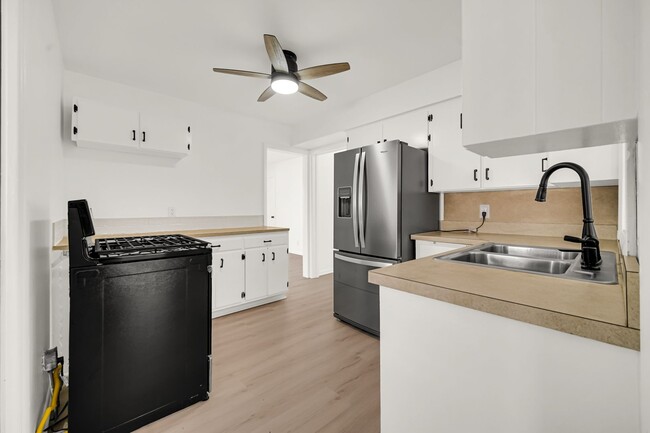 Building Photo - 3 Bedroom 1 Bathroom House for Rent!