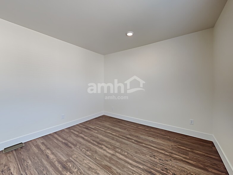 Building Photo - 19314 16th Ave Ct E
