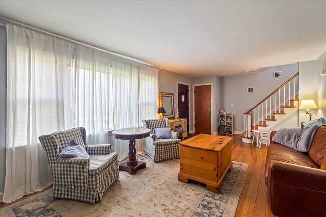 Building Photo - 745 Greenview Pl