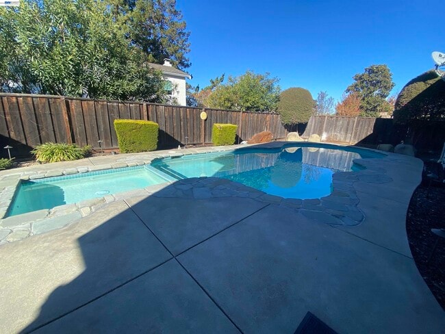 Building Photo - 3253 Pomace Ct