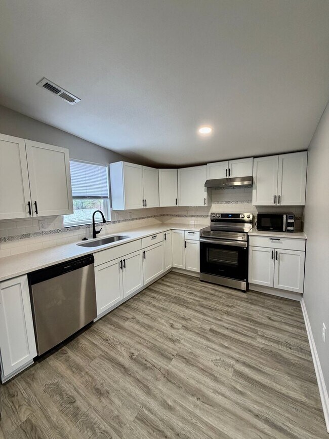 Building Photo - Central Wichita 2 Bedroom