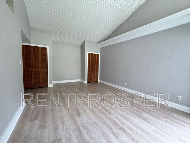 Building Photo - 5006 Sherwood Ln