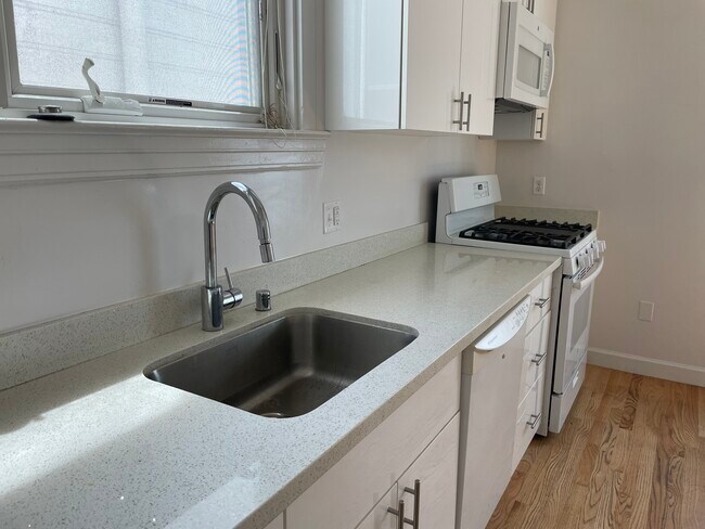 Newly Remodeled. - 1551 Franklin St