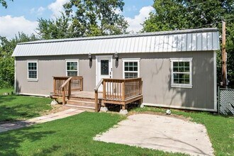 Building Photo - 1708 Florence Dr