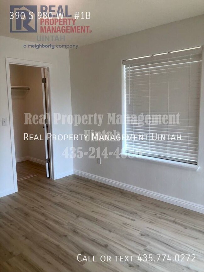 Building Photo - 390 980