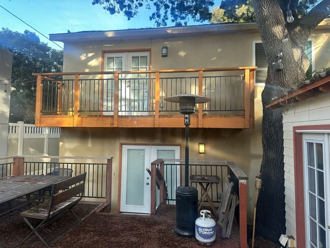 Building Photo - Charming 3 Bedroom 2 bathroom back house in the heart of San Diego's most desirable neighborhoods!
