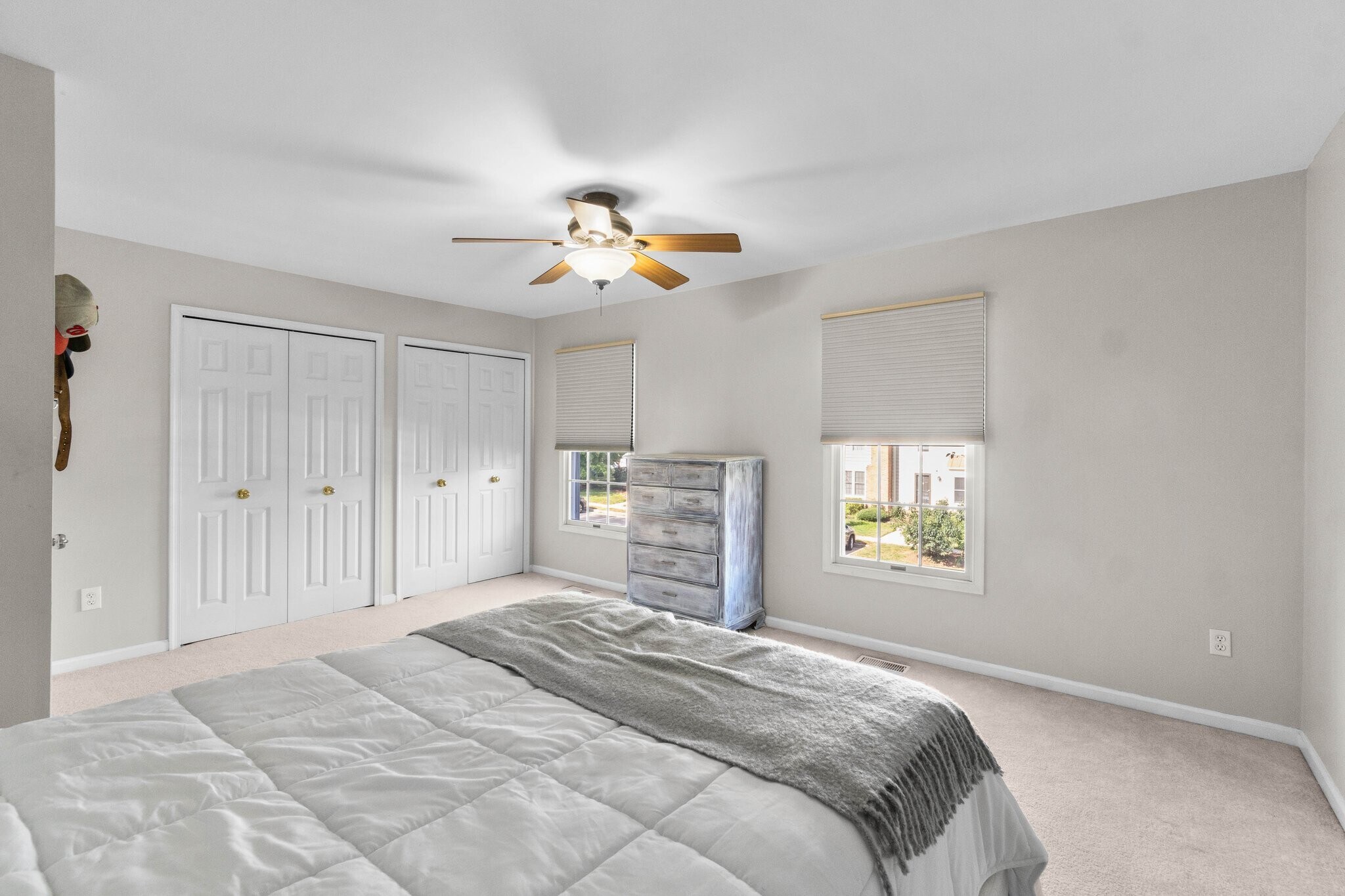 second primary bedroom with two closets - 44046 Aberdeen Ter