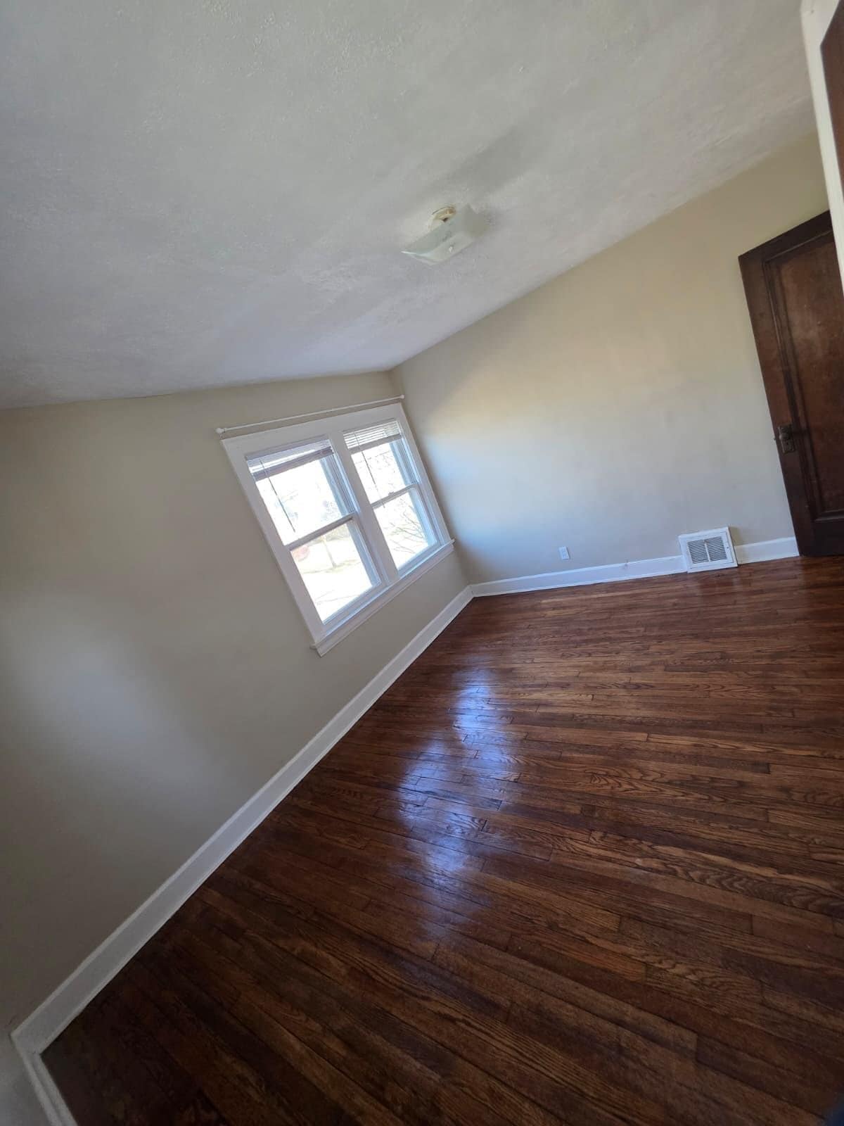 Building Photo - 2048 Rossmoor Rd