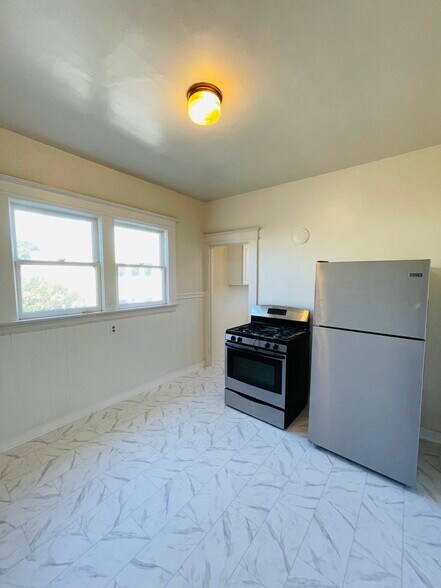 Building Photo - 35 Holly Park Cir