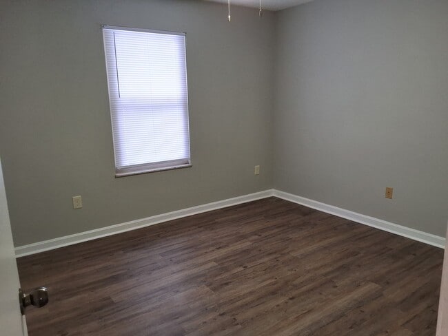 Building Photo - 1800 Preston St