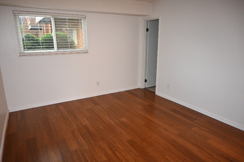 Building Photo - 337 Wright St
