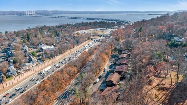 Building Photo - 14 Longview Ct
