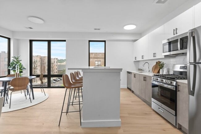 Building Photo - 407 Highland Ave
