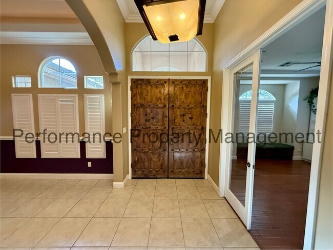 Building Photo - 12520 Crown Crest Dr