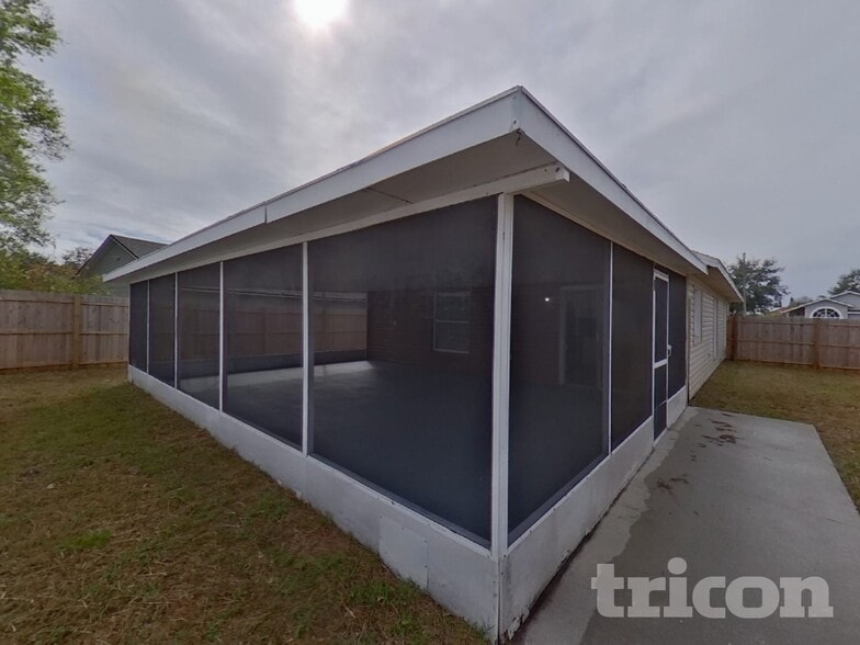 Building Photo - 9743 Red Clover Ave