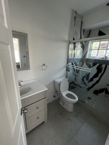 Building Photo - 1511 W 28th St