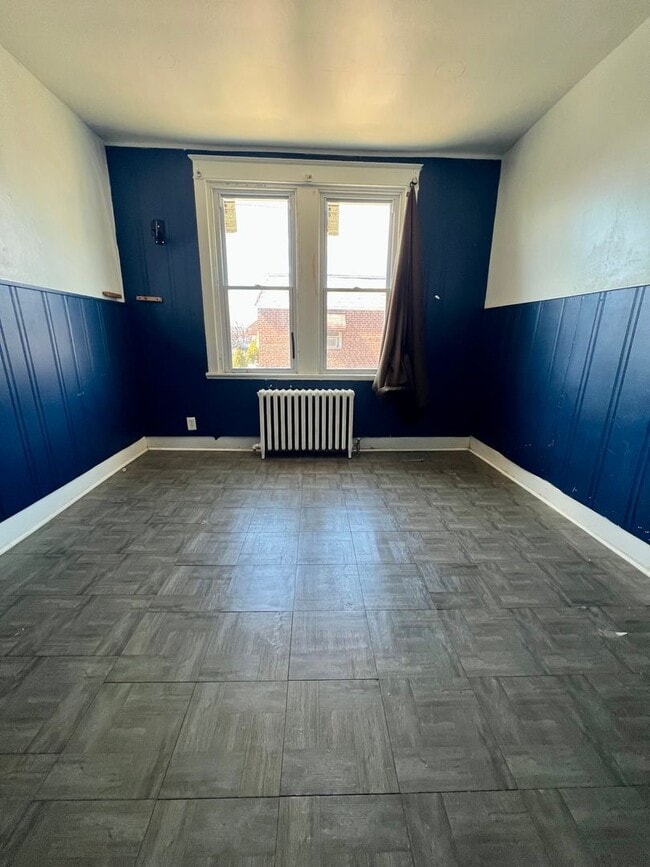 Building Photo - Spacious 3-Bedroom Townhome in Juniata! Available NOW!