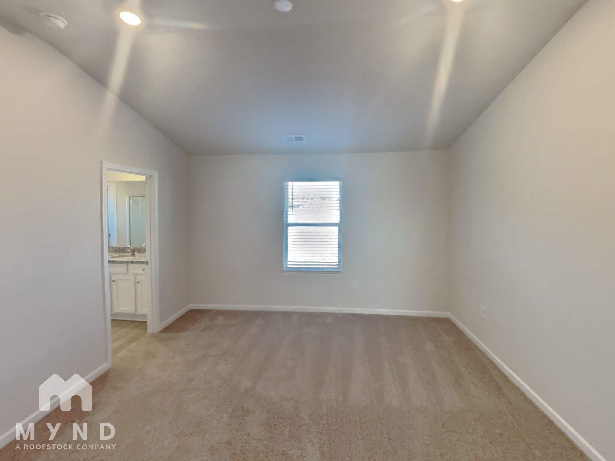 Building Photo - 126 Lightning Dr