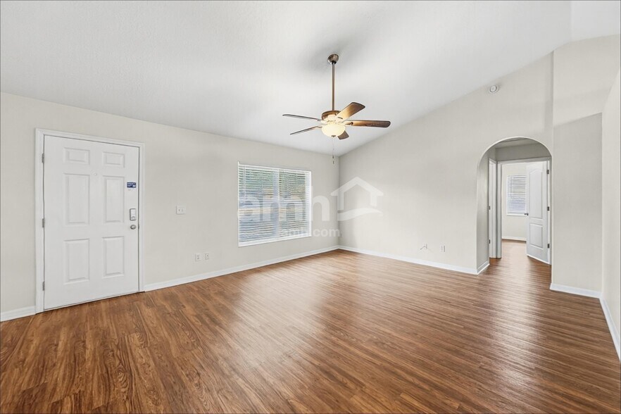 Building Photo - 331 Valley Edge Dr