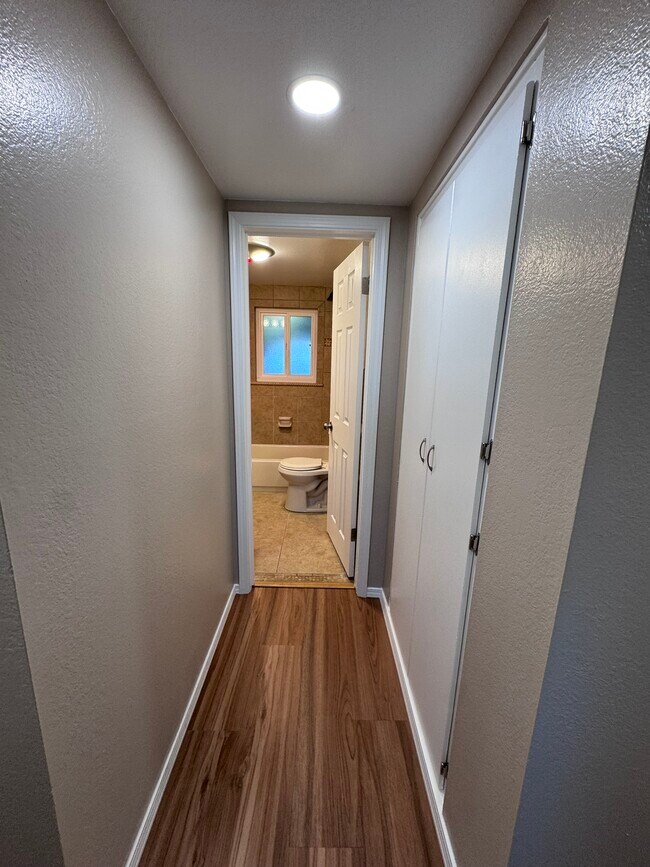 Building Photo - 11427 Angelina Pl NE