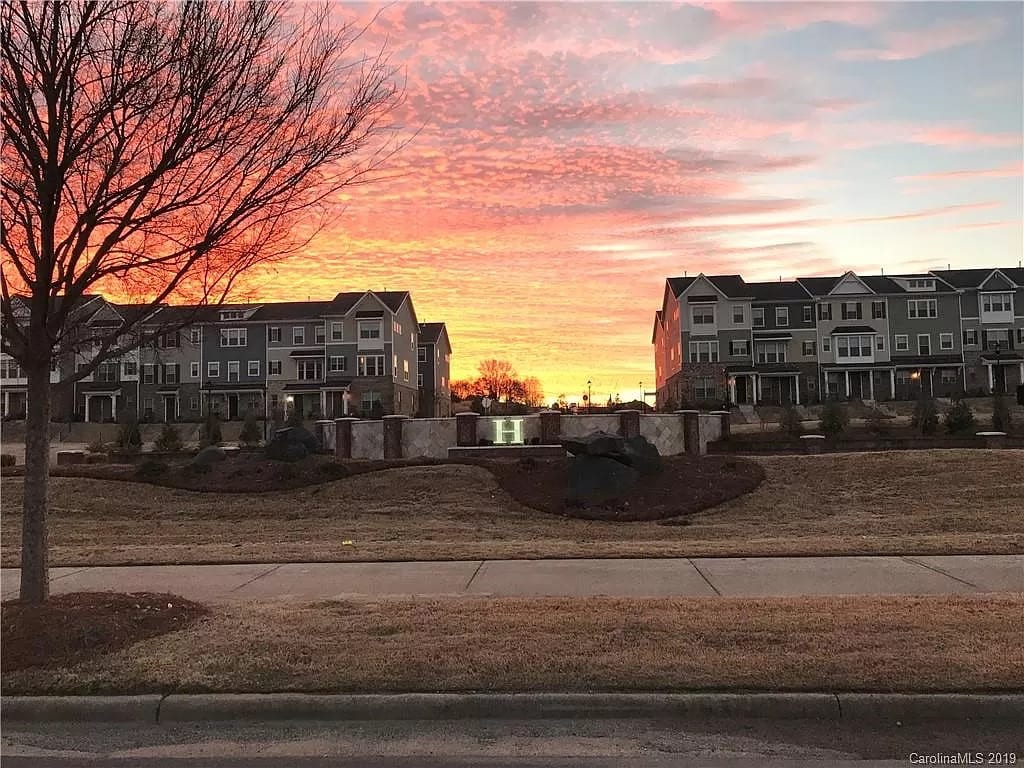 Building Photo - Room in Townhome on Ainslie Downs St