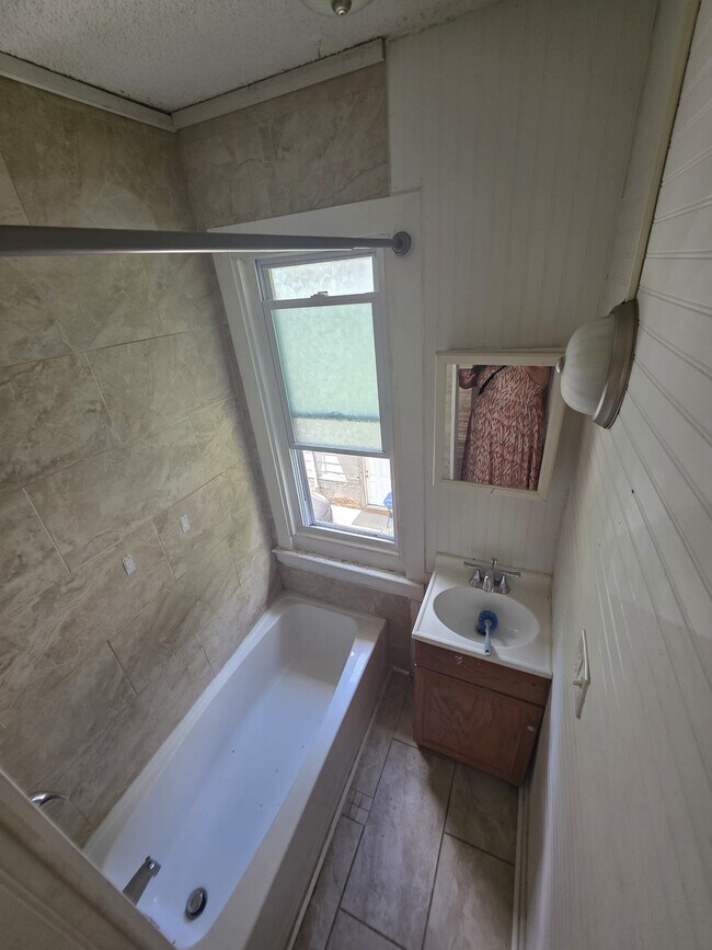 Building Photo - 364 Glenwood Ave