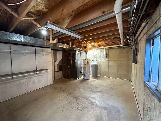 Building Photo - 444 S Batavia Ave