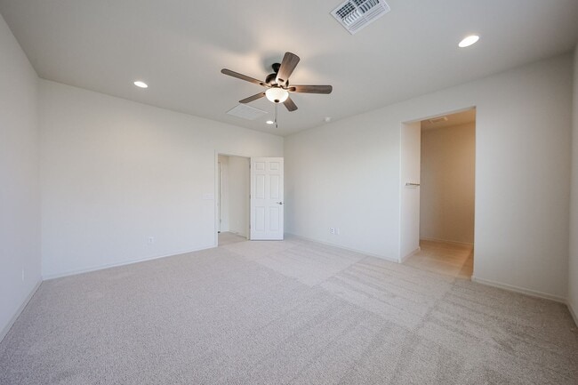 Building Photo - 3 bedroom + Den in Asante community